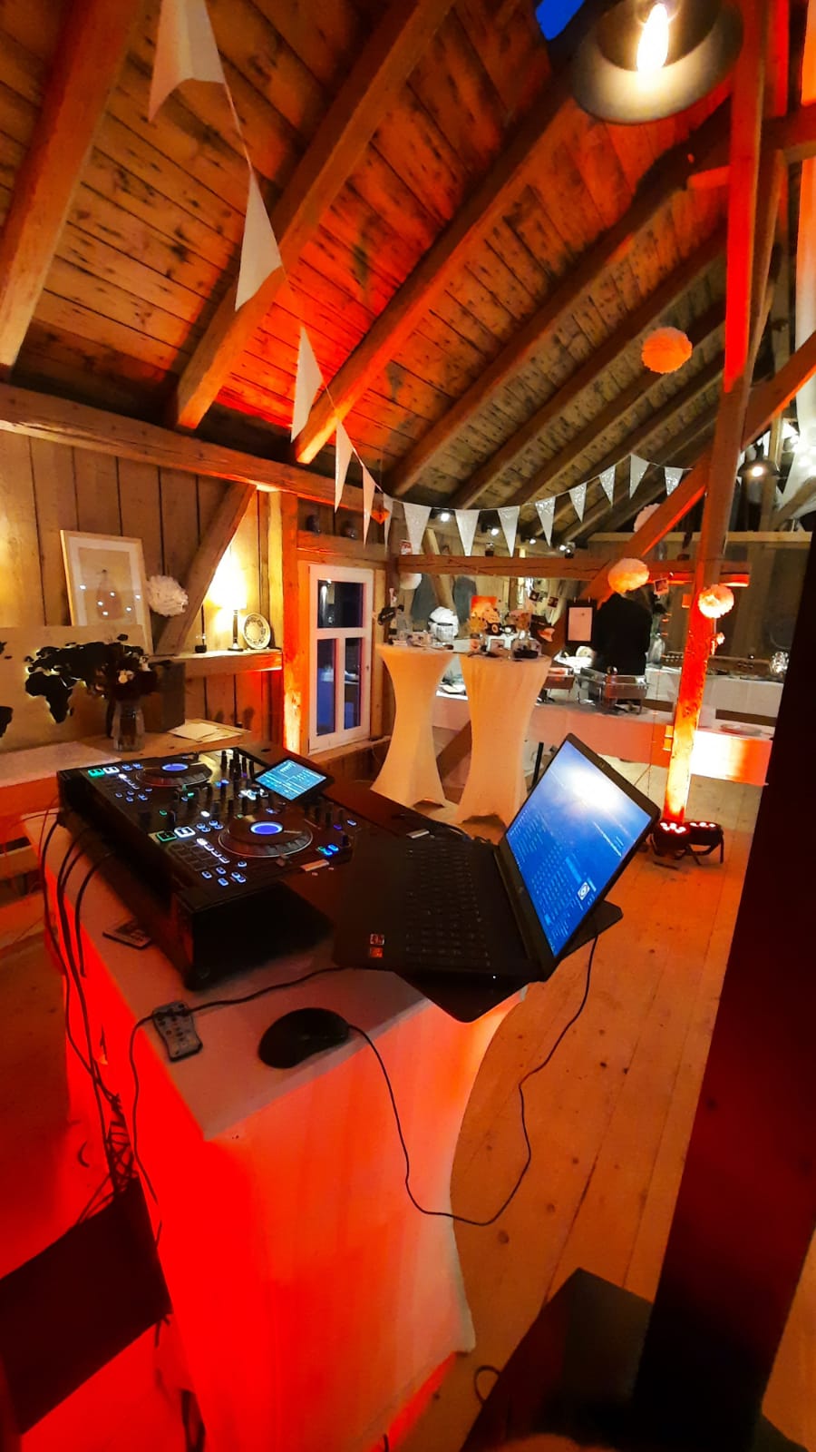 DJ-Stand für Veranstaltung im Schellenberghof